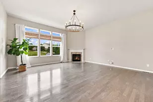 5887 Strawberry Cir, Commerce Township, MI 48382 - Photo 13