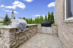 5887 Strawberry Cir, Commerce Township, MI 48382 - Photo 9