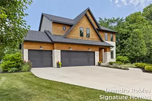 6 Fox Point Ct NE, Ada, MI 49301 - Photo 3