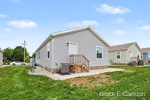 1283 E Ellis Rd, Norton Shores, MI 49441 - Photo 15