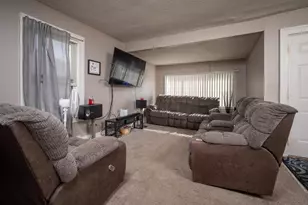 28760 Victor St, Roseville, MI 48066 - Photo 3