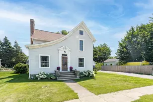 208 N Lagrave St, Paw Paw, MI 49079 - Photo 1