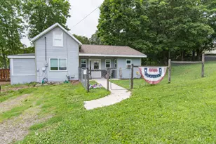 529 Clinton St, Marshall, MI 49068 - Photo 1