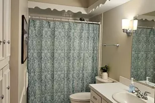 1009 Village Ln, Jenison, MI 49428 - Photo 9