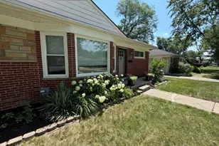 31180 E Rutland St, Beverly Hills, MI 48025 - Photo 3