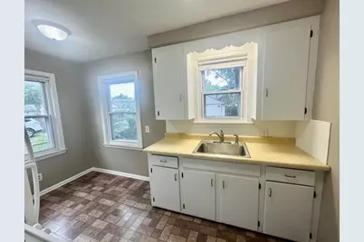 22058 Lambrecht Avenue, Eastpointe, MI 48021 - Photo 9