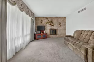 26384 Sweetbriar St, Edwardsburg, MI 49112 - Photo 9