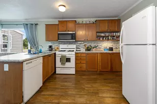 20089 W Lake Montcalm Rd, Howard City, MI 49329 - Photo 15