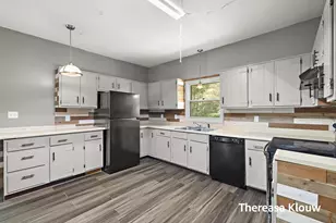 6309 Henry St, Muskegon, MI 49441 - Photo 11