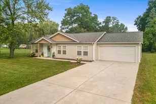 269 W Brooks St, Newaygo, MI 49337 - Photo 5