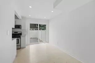 45197 Kensington St, Utica, MI 48317 - Photo 9