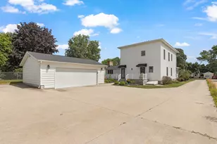 1757 4th St NW, Grand Rapids, MI 49504 - Photo 5