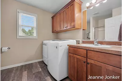 931 Sunset Hills Avenue NW, Grand Rapids, MI 49534 - Photo 7