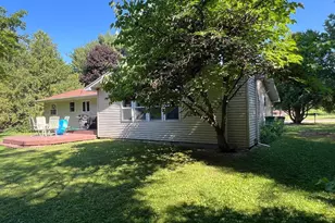 126 Johnson St, Edmore, MI 48829 - Photo 5