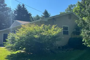126 Johnson St, Edmore, MI 48829 - Photo 7