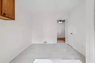 8417 Colonial St, Dearborn Heights, MI 48127 - Photo 13