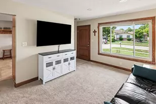 43739 Verdun Ct, Canton, MI 48188 - Photo 3