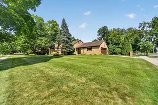 411 S Higby St, Jackson, MI 49203 - Photo 3