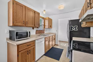 10224 Mizzen Ln, Pleasant Lake, MI 49272 - Photo 9