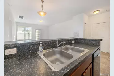 964 W Summerfield Glen Circle #96, Ann Arbor, MI 48103 - Photo 3