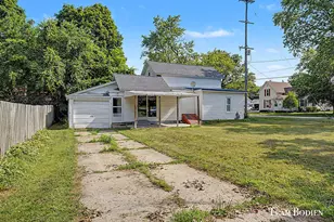 721 Pearl St, Belding, MI 48809 - Photo 5