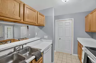 609 Curzon Ct, Howell, MI 48843 - Photo 9