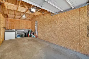 609 Curzon Ct, Howell, MI 48843 - Photo 37
