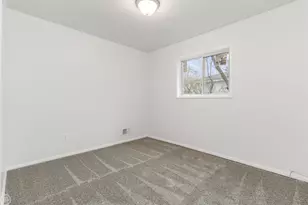 946 Fairview Ave, Pontiac, MI 48340 - Photo 11