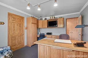 400 W 35th St, Holland, MI 49423 - Photo 27