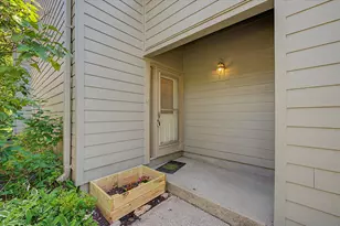 624 Watersedge Dr, Ann Arbor, MI 48105 - Photo 3