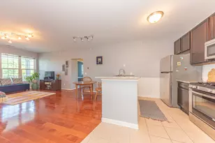 1042 W Summerfield Gln Cir, Ann Arbor, MI 48103 - Photo 5