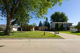 23355 Robert John St, Saint Clair Shores, MI 48080 - Photo 5