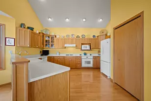 9895 Lakeview Dr, Berrien Springs, MI 49103 - Photo 19