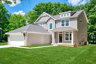 570 W Wildwood Dr, Owosso, MI 48867 - Photo 3