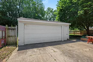 1924 Plymouth Terrace SE, Grand Rapids, MI 49506 - Photo 31