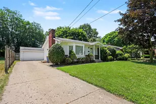 1924 Plymouth Terrace SE, Grand Rapids, MI 49506 - Photo 3