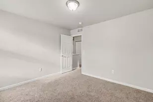 1040 Broken Ridge Dr, Lansing, MI 48917 - Photo 11