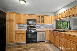 2440 Saratoga Dr NE, Grand Rapids, MI 49525 - Photo 5