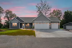 315 Prairiewood Dr, Otsego, MI 49078 - Photo 3