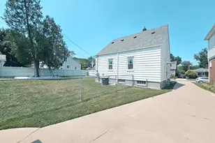 495 North Dr, Wyandotte, MI 48192 - Photo 17
