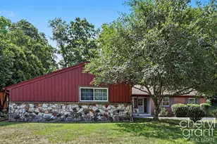 3052 Bonita Dr SE, Grand Rapids, MI 49508 - Photo 1