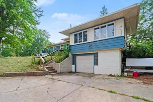 204 W Main St, Edmore, MI 48829 - Photo 3