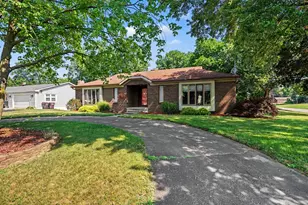 171 Sunnybrook Dr SW, Grandville, MI 49418 - Photo 3
