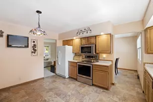 1076 Lancelot Dr, Muskegon, MI 49445 - Photo 15