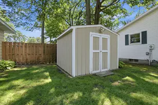 1076 Lancelot Dr, Muskegon, MI 49445 - Photo 37