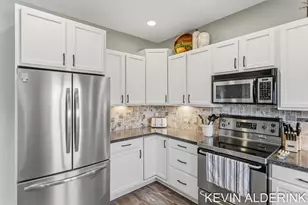 9325 Garden View Dr, Zeeland, MI 49464 - Photo 13