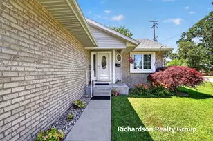 405 Douglas St, Muskegon, MI 49445 - Photo 3