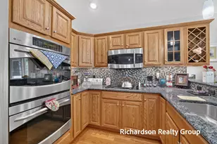 405 Douglas St, Muskegon, MI 49445 - Photo 11