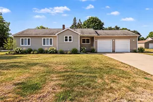 509 N Delia St, Ludington, MI 49431 - Photo 1