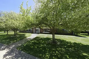 416 S Fox Hills Dr S, Bloomfield Hills, MI 48304 - Photo 13